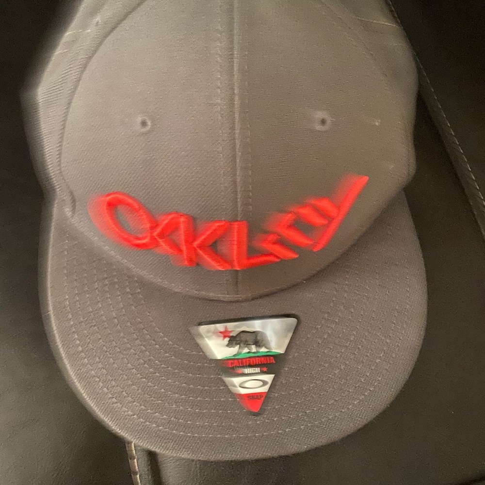 Oakley hat